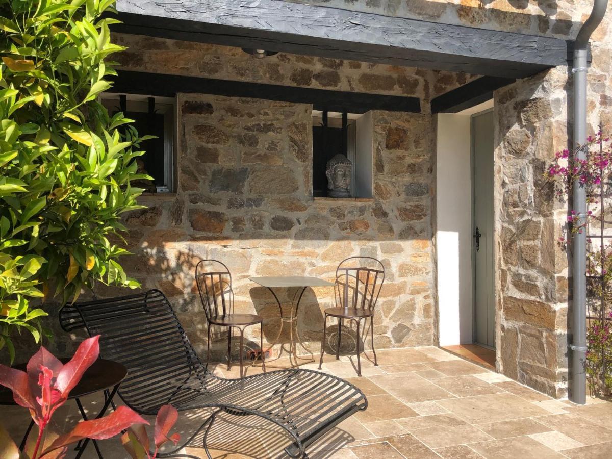 Les Aurochs Panzió Grimaud Kültér fotó
