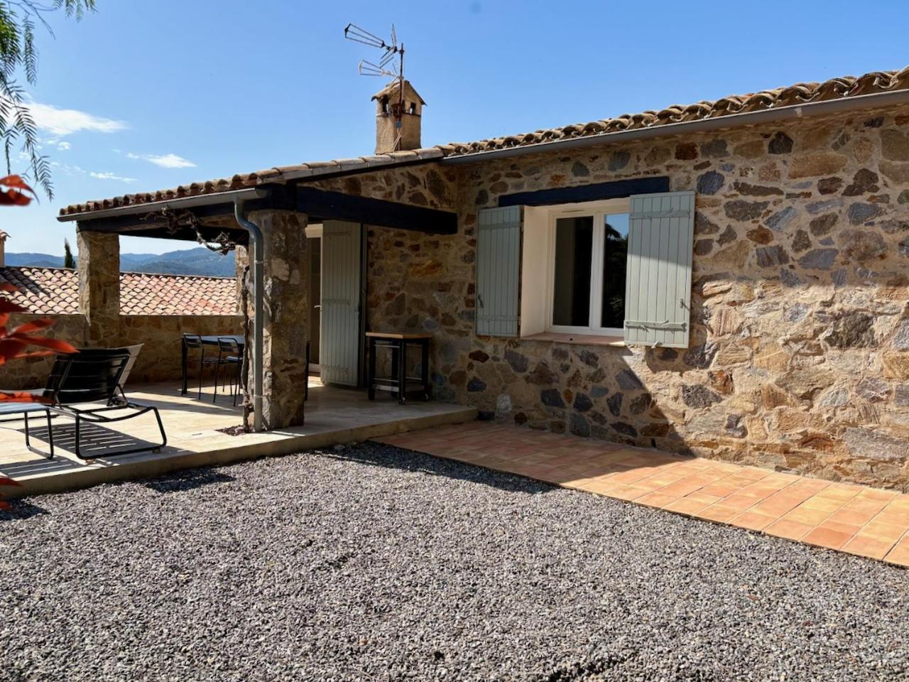 Les Aurochs Panzió Grimaud Kültér fotó